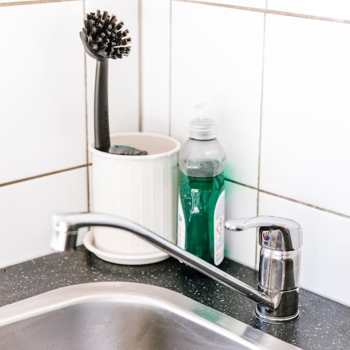 Komplett Neu: 2-Zi Zentral Im Altbau. 24H-Checkin キール エクステリア 写真